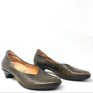 𝅺THINK! Dark Olive Leather Orthopedic Slip On Pumps Size 40/9